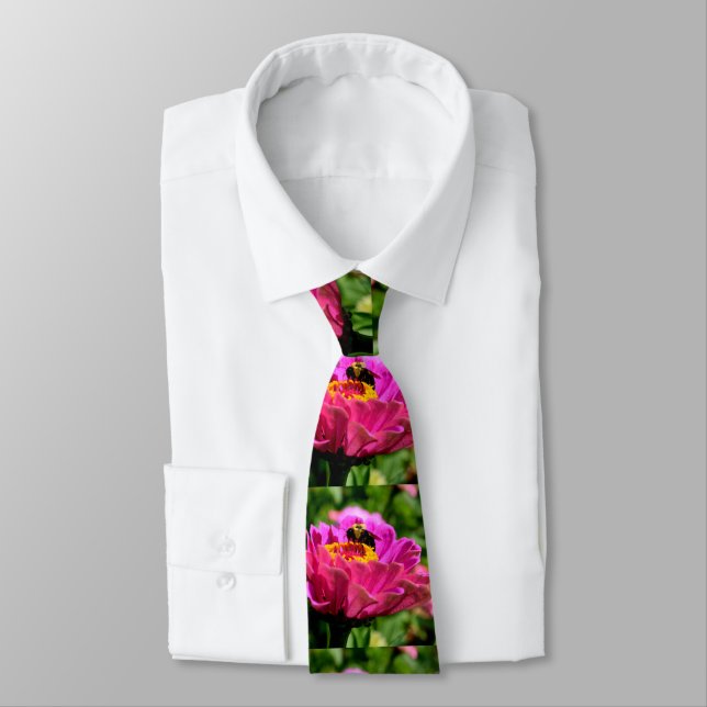 Pink zinnia with bumblebee tie (Tied)