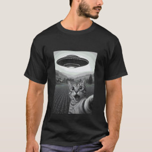 Pixiebob Cat Selfie Funny Alien Abduction Meme Art T-Shirt