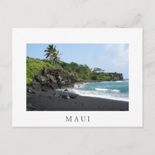 Plage de sable noir volcanique sur carte postale b