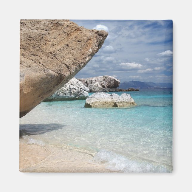 Plage de Sardaigne avec gros aimant rochers (Devant)