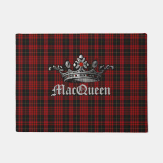 Plaid rouge et noir de MacQueen avec le tapis de