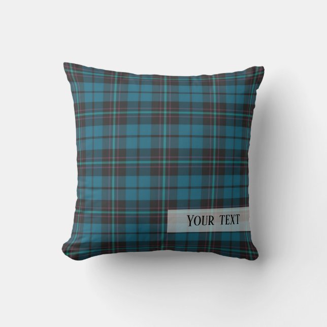 Plaid tartan pattern throw pillow (Front)