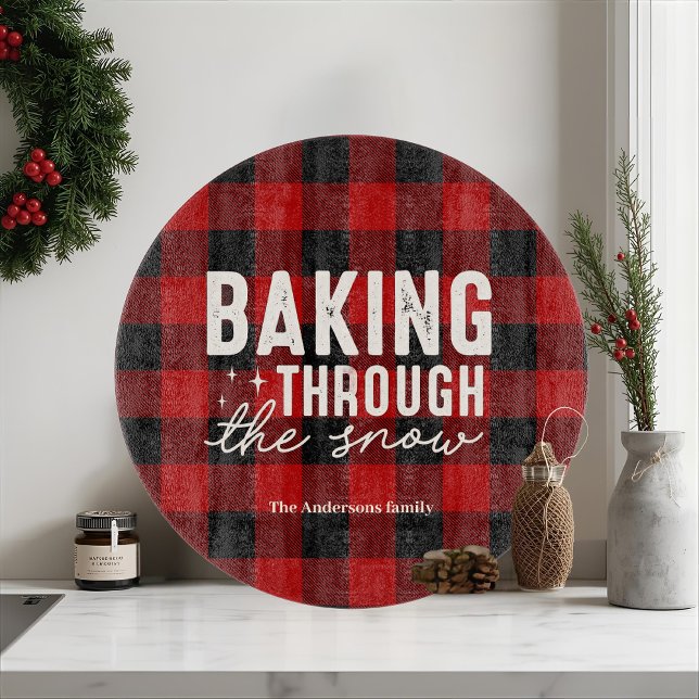 Planche À Découper Baking Through the Snow Buffalo Plaid Christmas (Créateur téléchargé)