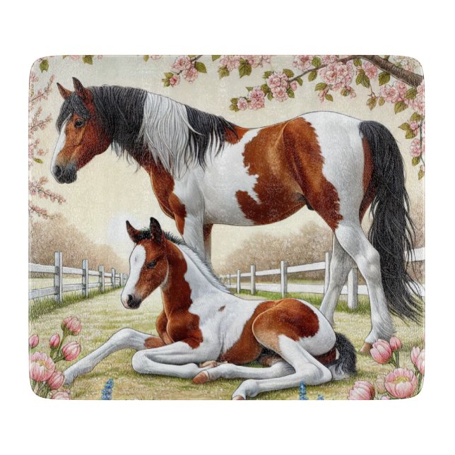Planche À Découper Beau cheval et poulain dans un verger en fleurs (Devant)