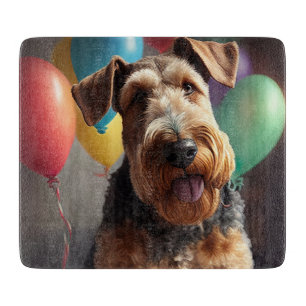 Planche À Découper Chien Airedale avec gâteau et ballons