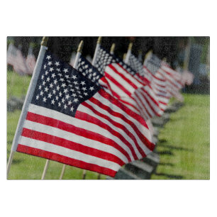 Planche À Découper Cimetière militaire historique avec drapeaux améri