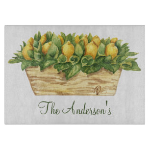 Planche À Découper Citrons Monogramme dans un Panier Feuilles Vertes 