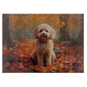 Planche À Découper Cockapoo dans les feuilles d'automne qui tombent i