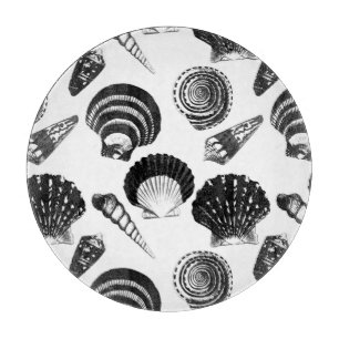 Planche À Découper Coquillages - noir et blanc sur un arrière - plan 