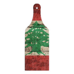 Planche À Découper Drapeau du Liban sur le vieux grain en bois
