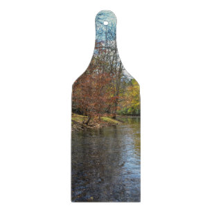 Planche À Découper Feuille coloré automne réflexions sur le flux d'au