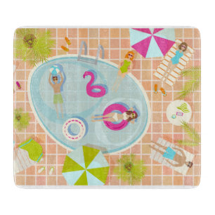 Planche À Découper Filles en bikini et gars jouant à un jeu de piscin