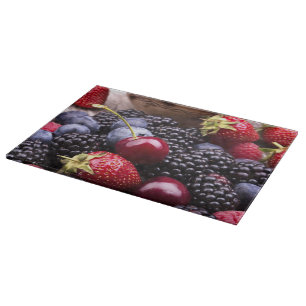 Planche À Découper Fruits savoureux d'été sur un Tableau en bois