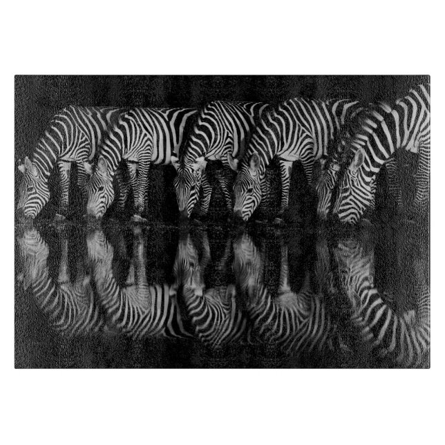 Planche À Découper Group of Plains Zebra Drink Together at Night (Devant)