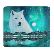 Loup arctique et nuit magique avec aurores boréale
