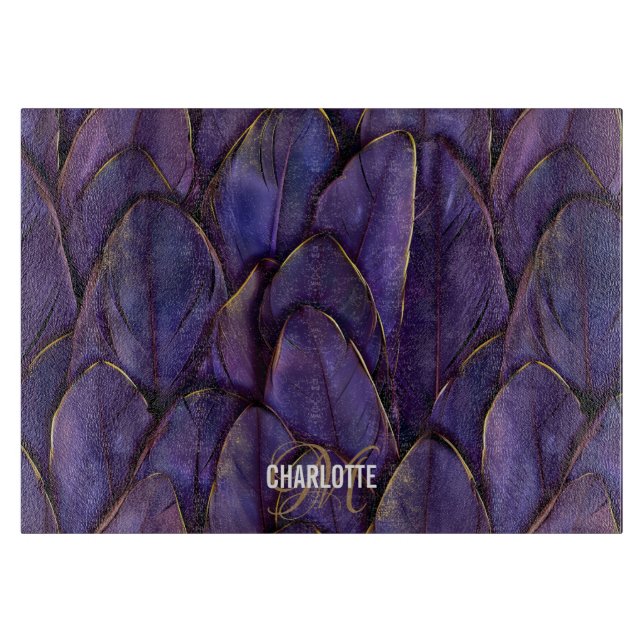 Planche À Découper Monogramme de nom de plumes dorées violettes chic (Devant)