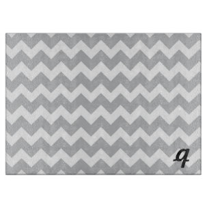 Planche À Découper Monogramme gris et blanc de rayure de Chevron