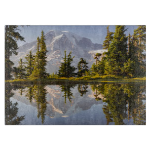 Planche À Découper Mt. Rainier reflété dans un lac glaciaire près de 