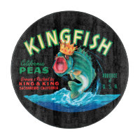 Poisson basse portant une couronne sur un Arrière 