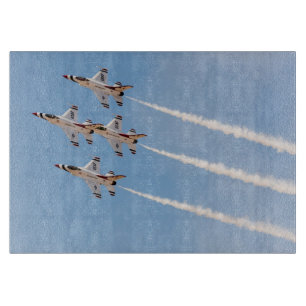 Planche À Découper Quatre F-16 Thunderbirds volent en formation rappr