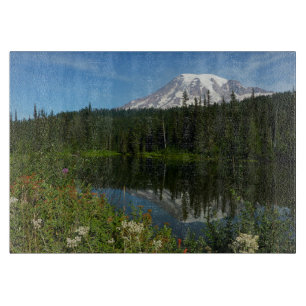 Planche À Découper Reflet du lac du mont Rainier avec des fleurs sauv