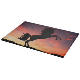 Planche À Découper Silhouette de licorne au coucher du soleil sur le 
