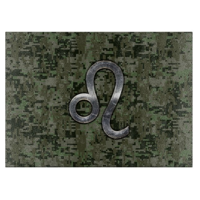Planche À Découper Symbole de Leo Zodiac sur Camo numérique Woodland (Devant)