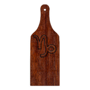 Planche À Découper Symbole du Zodiaque de Capricorne en style bois de