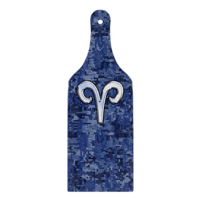 Planche À Découper Symbole Zodiac Aries sur Camo numérique bleu marin (Devant)