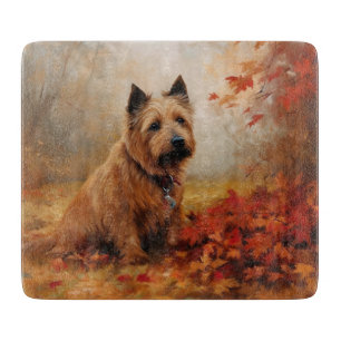 Planche À Découper Terrier Australien dans les feuilles d'automne qui