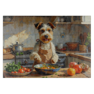 Planche À Découper Terrier Fox à poil dur cuisinant dans la cuisine