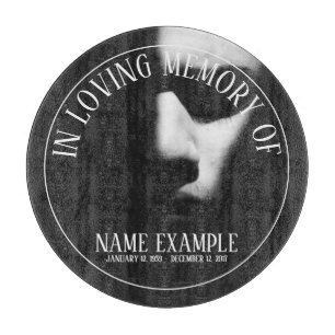 Planche À Découper Un visage endormi à mi-ombre