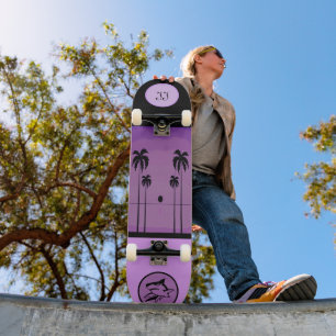 Planche à skateboard de requins tropicaux violet c