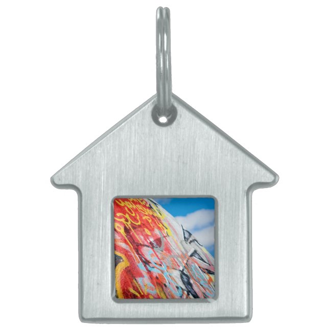 planet graffiti pet tag (Front)