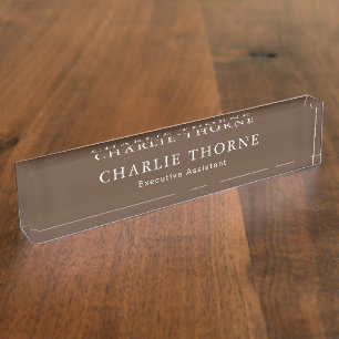 Plaque de bureau en noyer foncé avec nom et titre