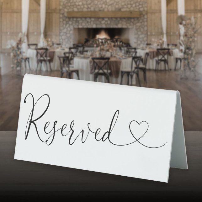 Plaque De Table Cœur Noir Et Blanc Script Réservé (Black And White Heart Script Reserved Table Tent Sign)