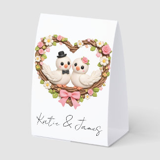 Plaque De Table Cute Love Birds in Heart-Shaped Floral Wreath