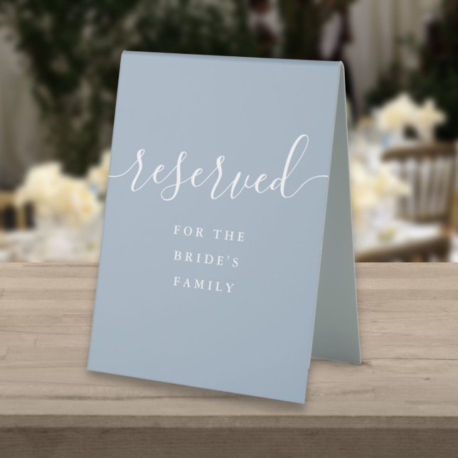 Plaque De Table Dusty Blue élégant Mariage de script Réservé (Dusty Blue Elegant Script Wedding Reserved Table Tent Sign)