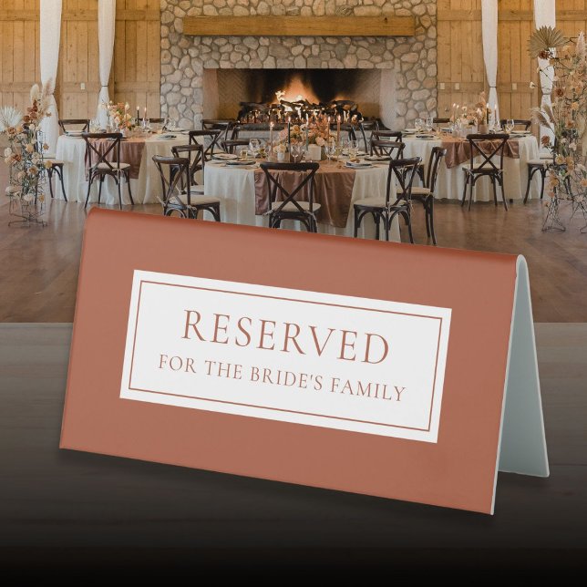 Plaque De Table Élégant Mariage en terre cuite moderne Réservé (Elegant Modern Terracotta Wedding Reserved Table Tent Sign)