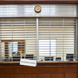 Plaque De Table Fenêtre fermée en blanc