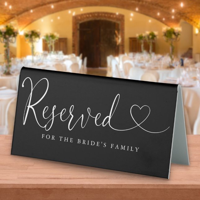 Plaque De Table Mariage De Script Coeur Noir Et Blanc Réservé (Black And White Heart Script Wedding Reserved Table Tent Sign)