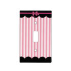 Rayures roses et dentelle noire