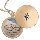 Deux Coeurs Dans Le Collier D'Amour Du Sable