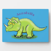 Caricature de dinosaure de triceratops vert mignon