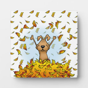 Plaque Photo Chien Jouant dans un seau de feuilles d'automne -