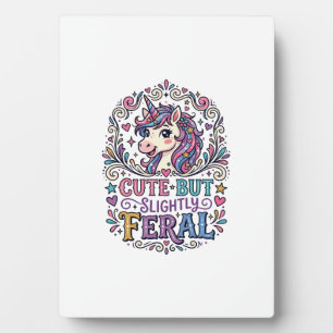 Plaque Photo Licorne Mignonne mais Légèrement Féroce Fond Blanc