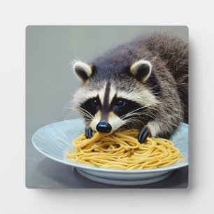 Plaque Photo Raccoon mangeant Spaghetti