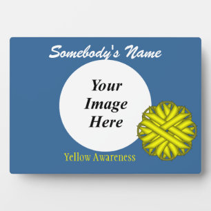 Plaque Photo Ruban à fleurs jaunes Modèle par Kenneth Yoncich