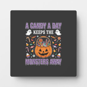Plaque Photo Un bonbon par jour Halloween T Shirt Design