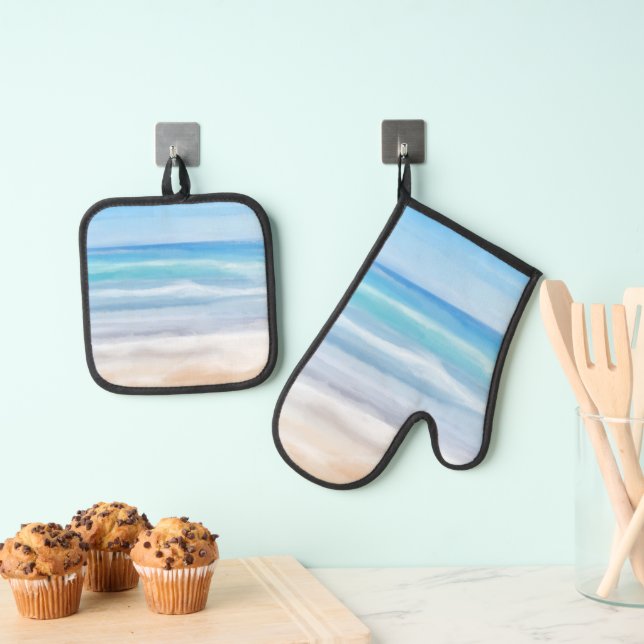 Playful Waves On A Sunny Day At The Beach Oven Mitt & Pot Holder Set (Insitu(Hanging))